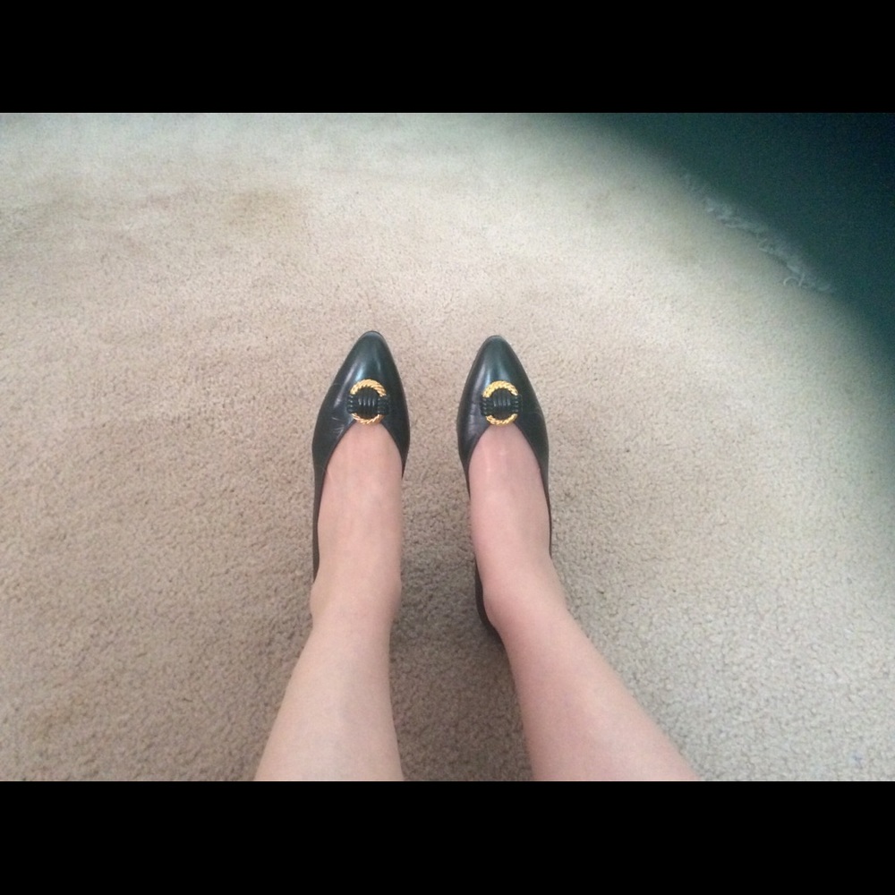 Bruno Magli Pumps.